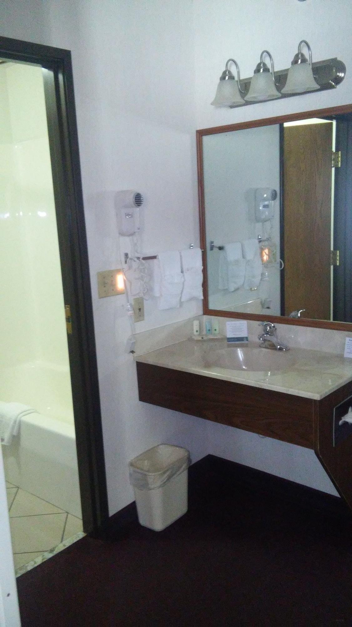 Everspring Inn & Suites Hill City Ngoại thất bức ảnh